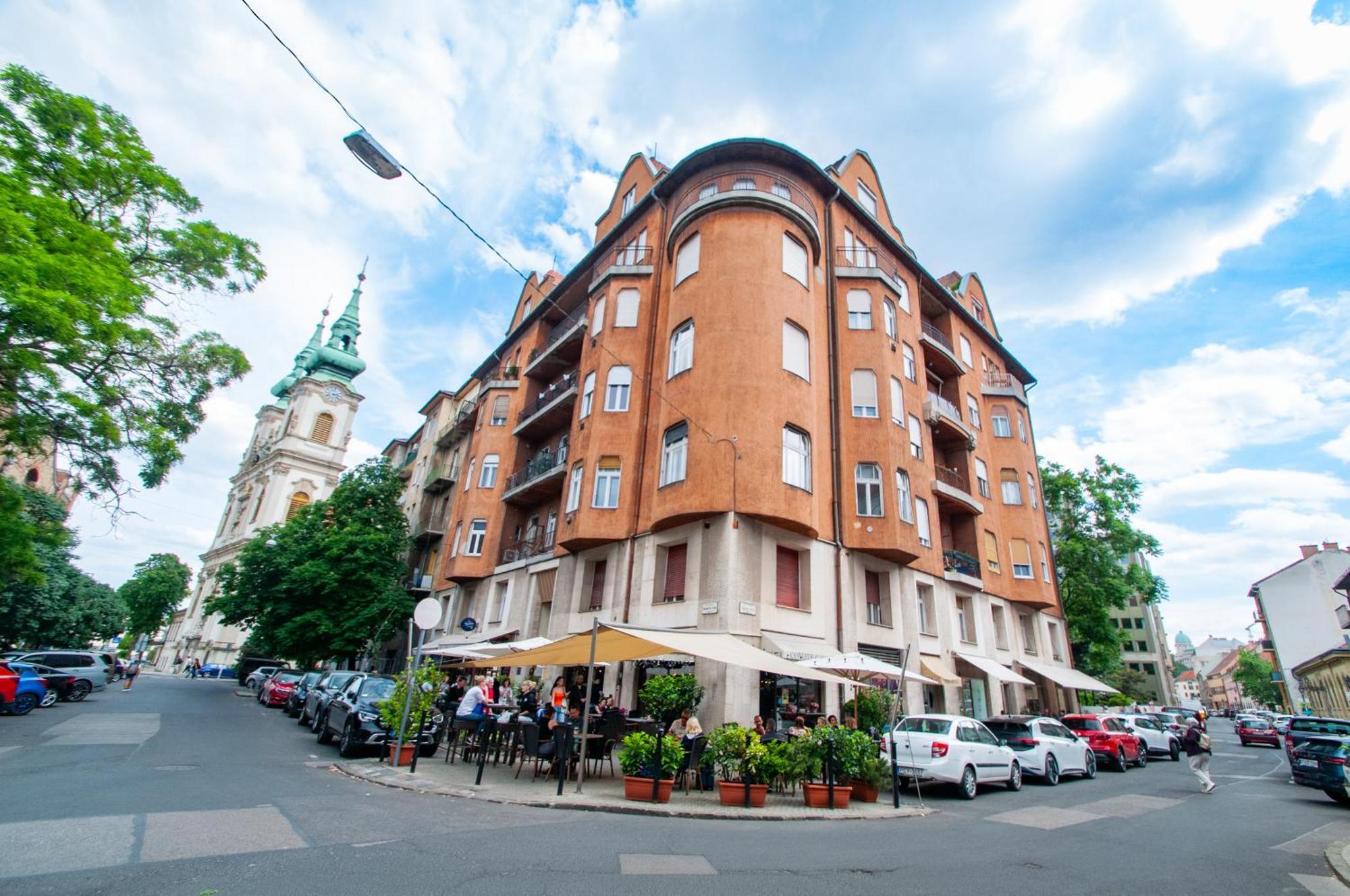 Spacious Family Suite Along River Side, In The Heart Of Buda Budapeşte Dış mekan fotoğraf