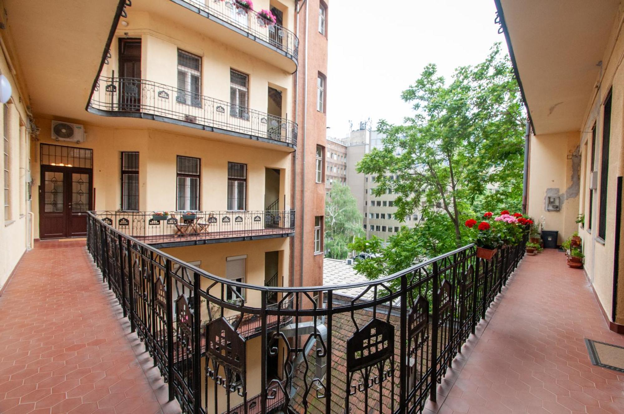 Spacious Family Suite Along River Side, In The Heart Of Buda Budapeşte Dış mekan fotoğraf