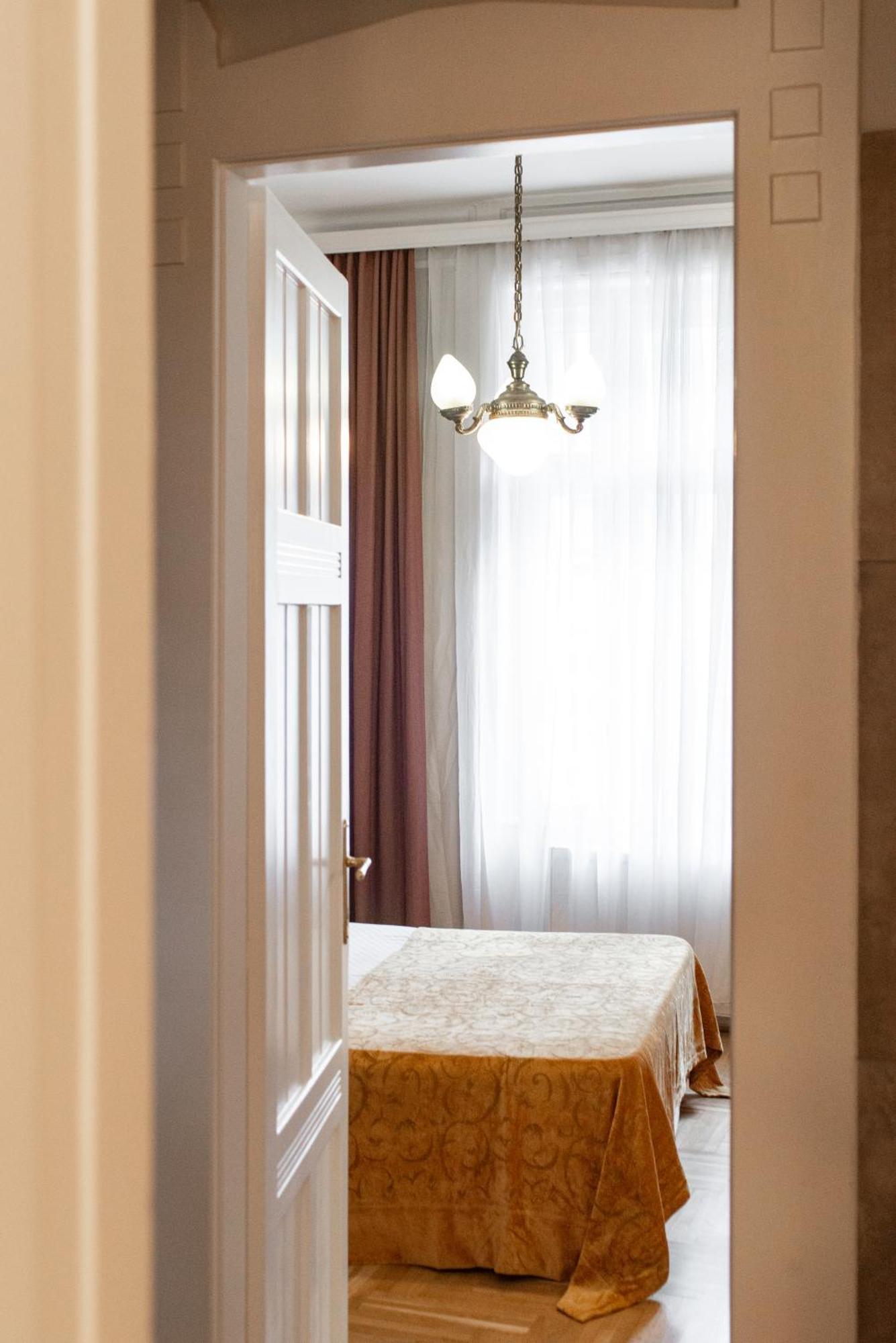 Spacious Family Suite Along River Side, In The Heart Of Buda Budapeşte Dış mekan fotoğraf