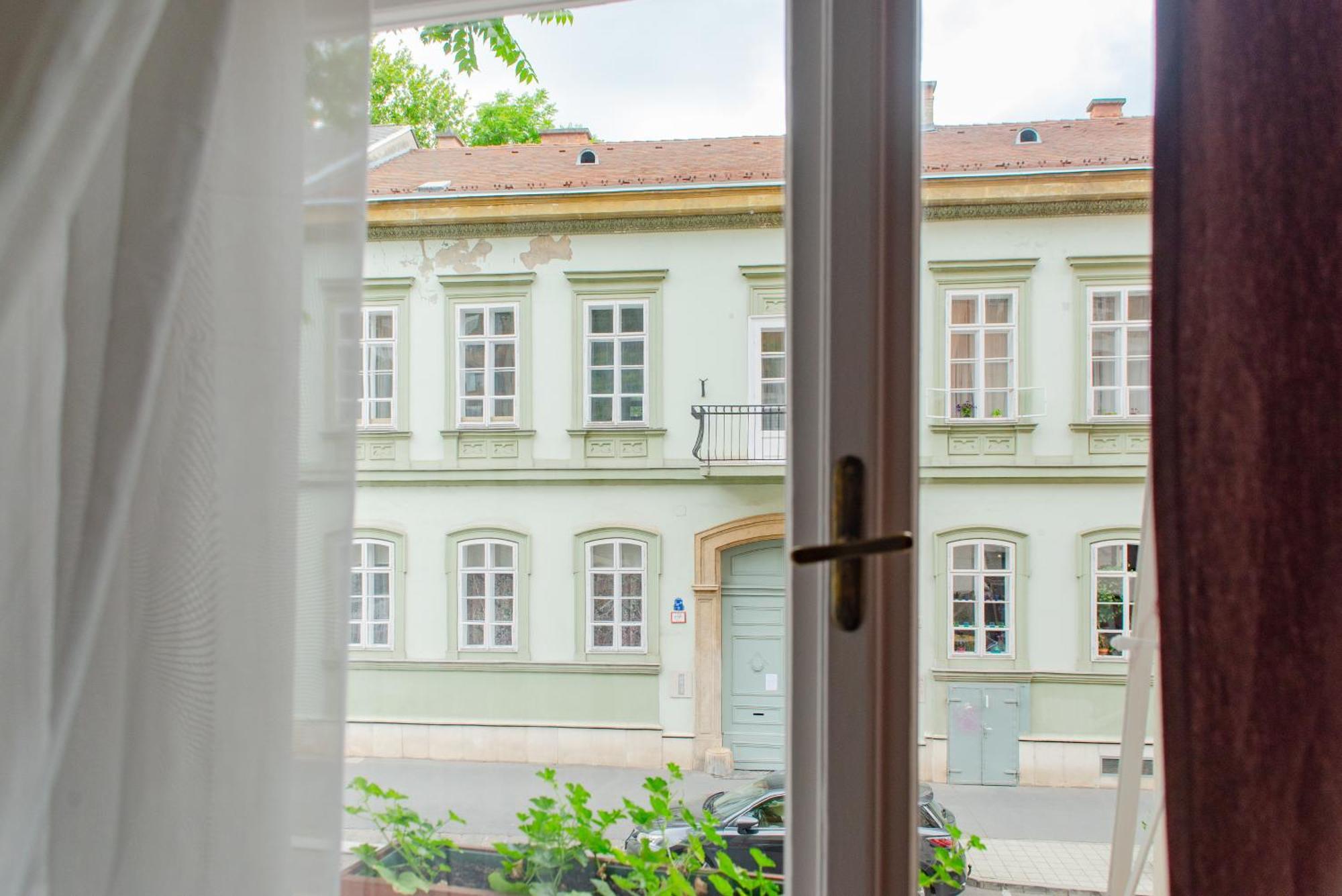Spacious Family Suite Along River Side, In The Heart Of Buda Budapeşte Dış mekan fotoğraf